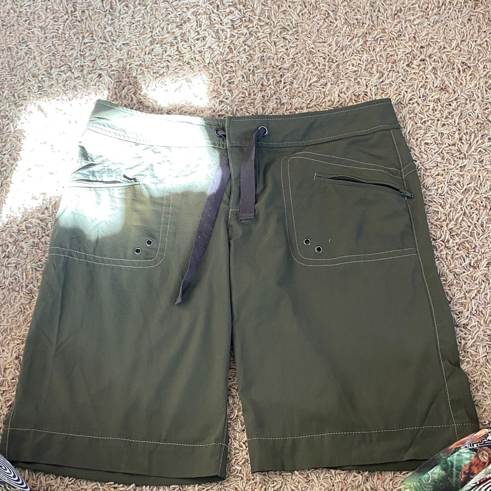 Athleta womens Olive Shorts